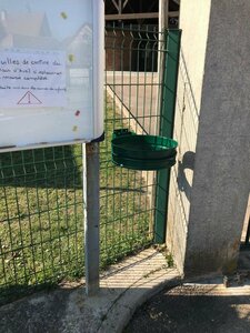 Mise en place de trois poubelles au sein de l'école